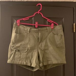 Market & spruce shorts